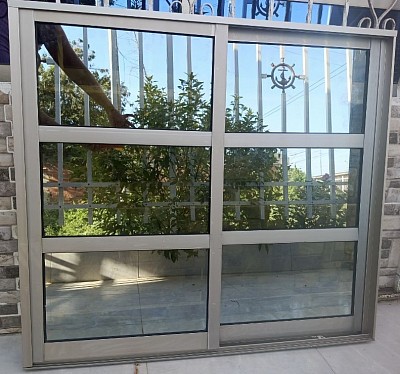 Instalación + Transporte incluido por solo $500.000 💥 Medida 110x110 – Color: Gris plata y vidrio color azul reflectivo.  ✅ Diseño moderno y elegante 💬 Escríbenos por WhatsApp y agenda tu instalación esta semana