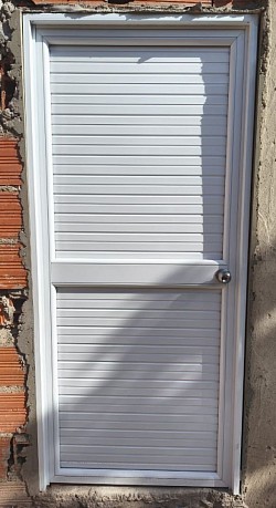PUERTA PARA PATIO