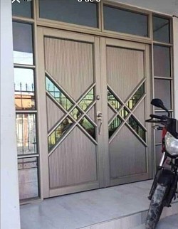 PUERTAS DOBLES O CON TRAGALUCES LATERALES